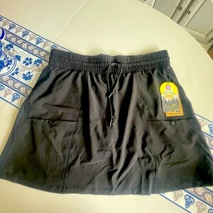 Women’s black athletic skort